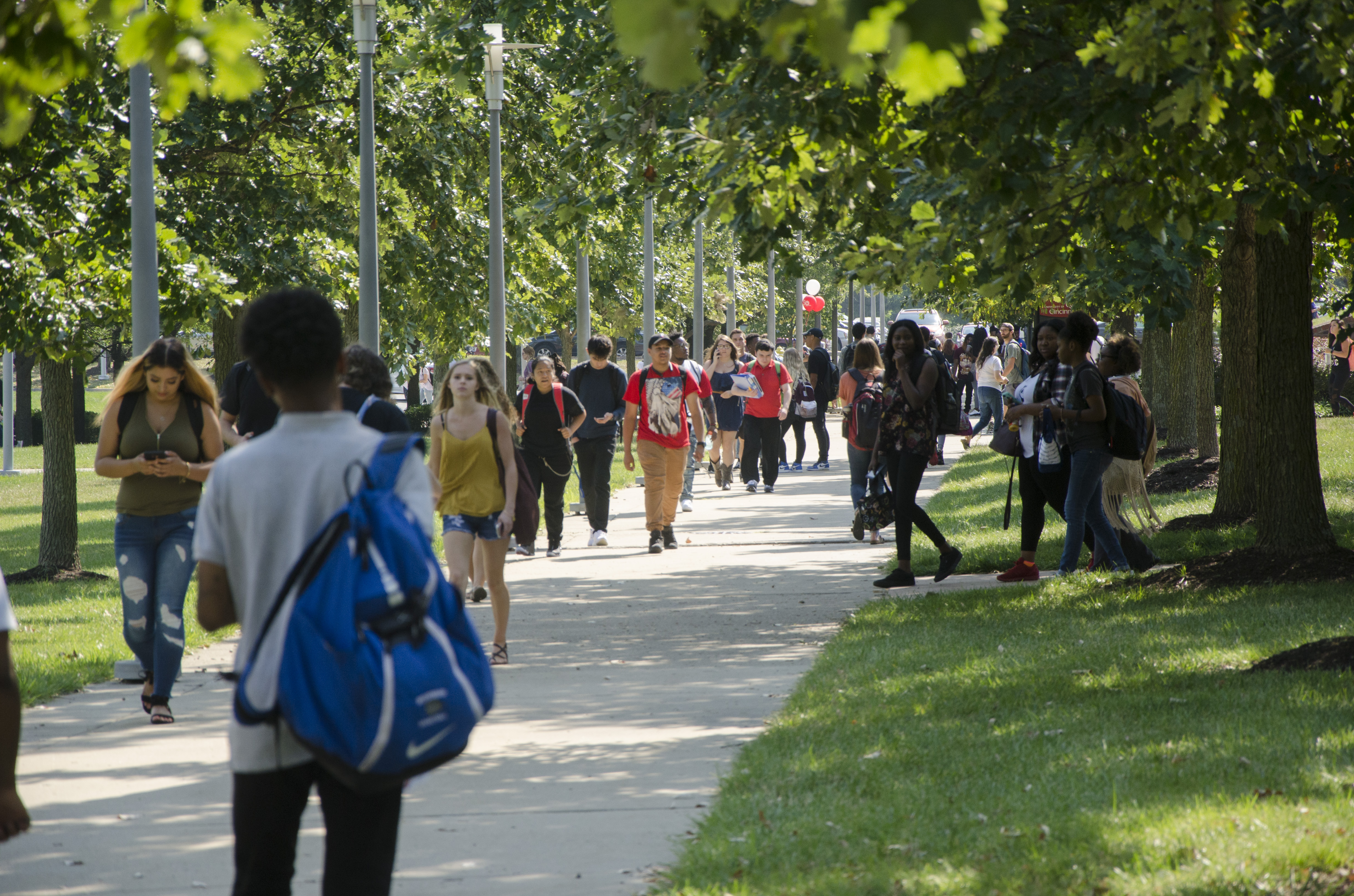 Students visiting UC Blue Ash Campus on the first day of classes