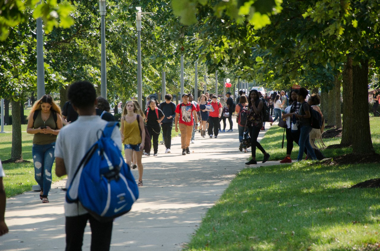 Students walking together outside on the UC Blue Ash campus